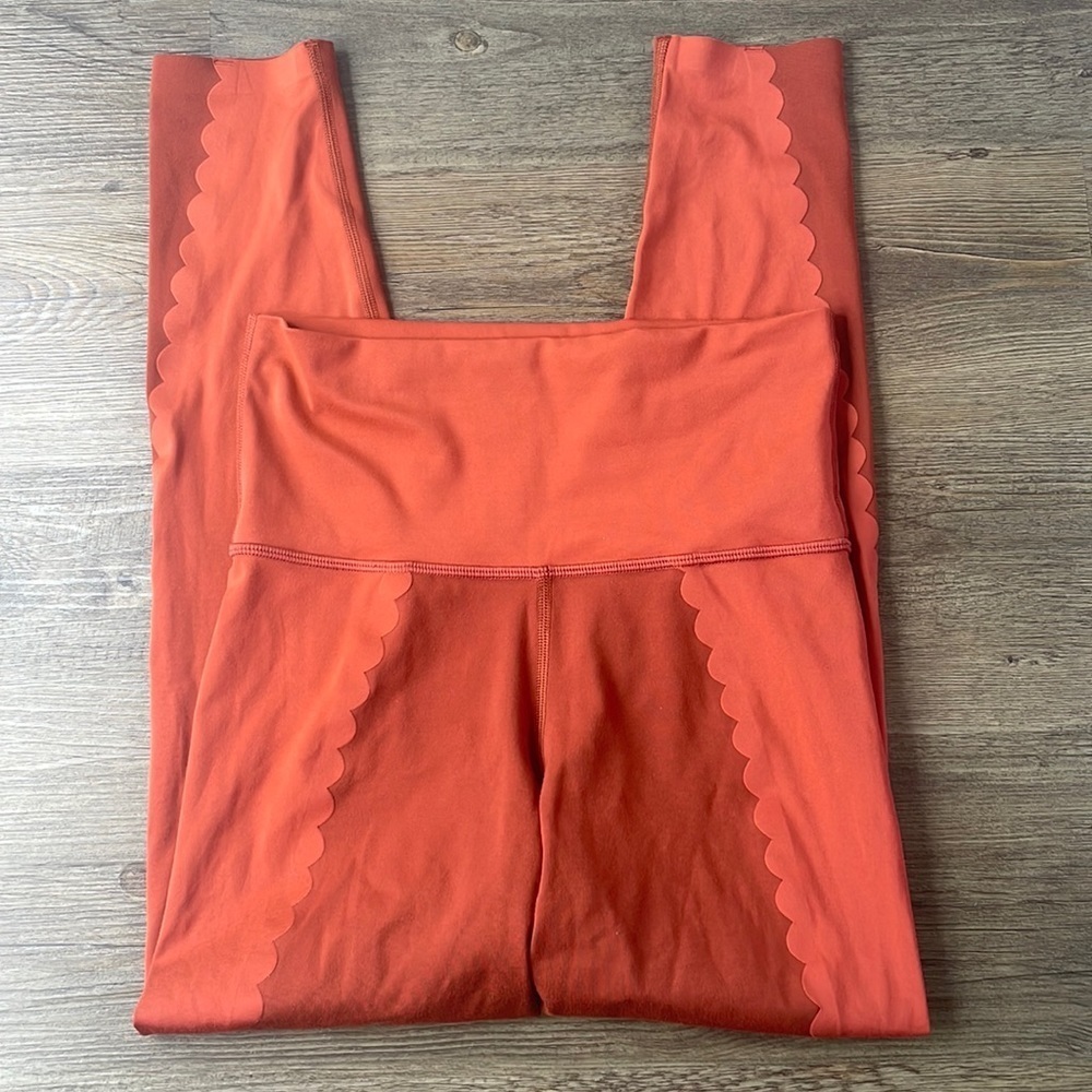 Aerie Women’s High Rise Super Soft Scalloped Leggings, size Medium